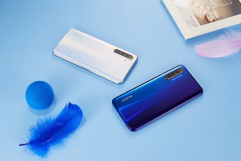  Thiết kế mặt lưng bóng bẩy trên chiếc điện thoại Realme X2