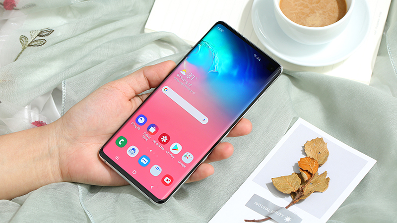 Mặt trước điện thoại Samsung Galaxy S10 chính hãng